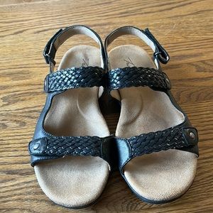Trotters sandals